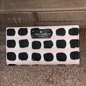 Kate spade wallet in geometric pink